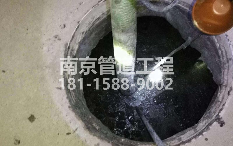 216三官村清理化粪池