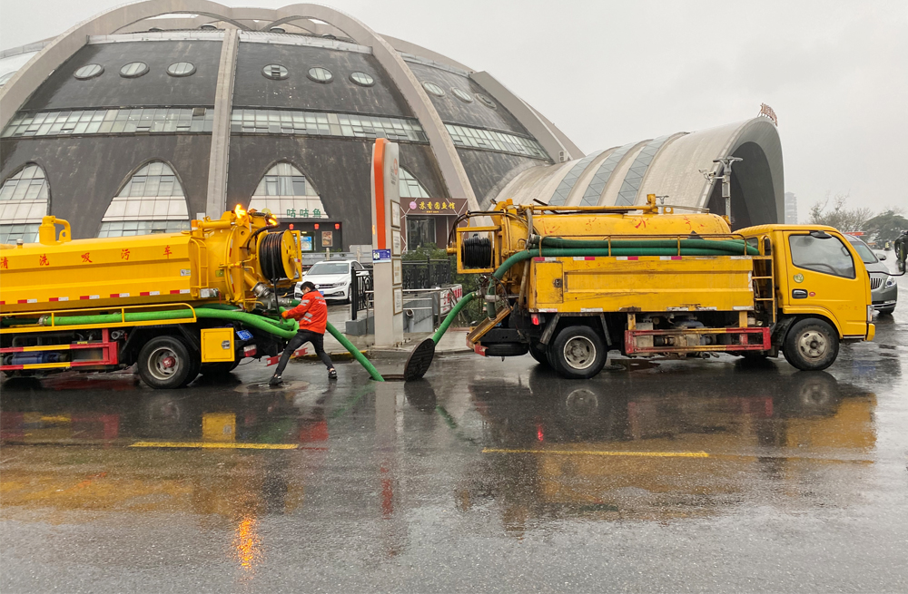 三官村商场管道清淤