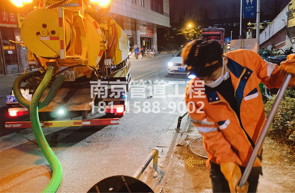 三官村夜间化粪池清理